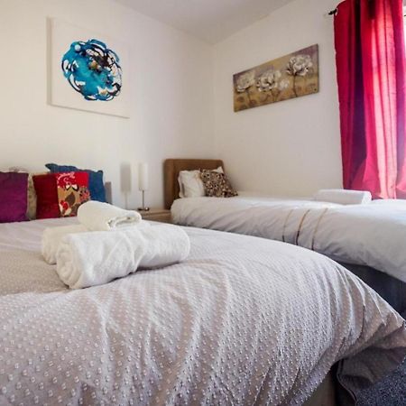 12 Cornwallis Lodge Family Room 2 Stoke-on-Trent Dış mekan fotoğraf