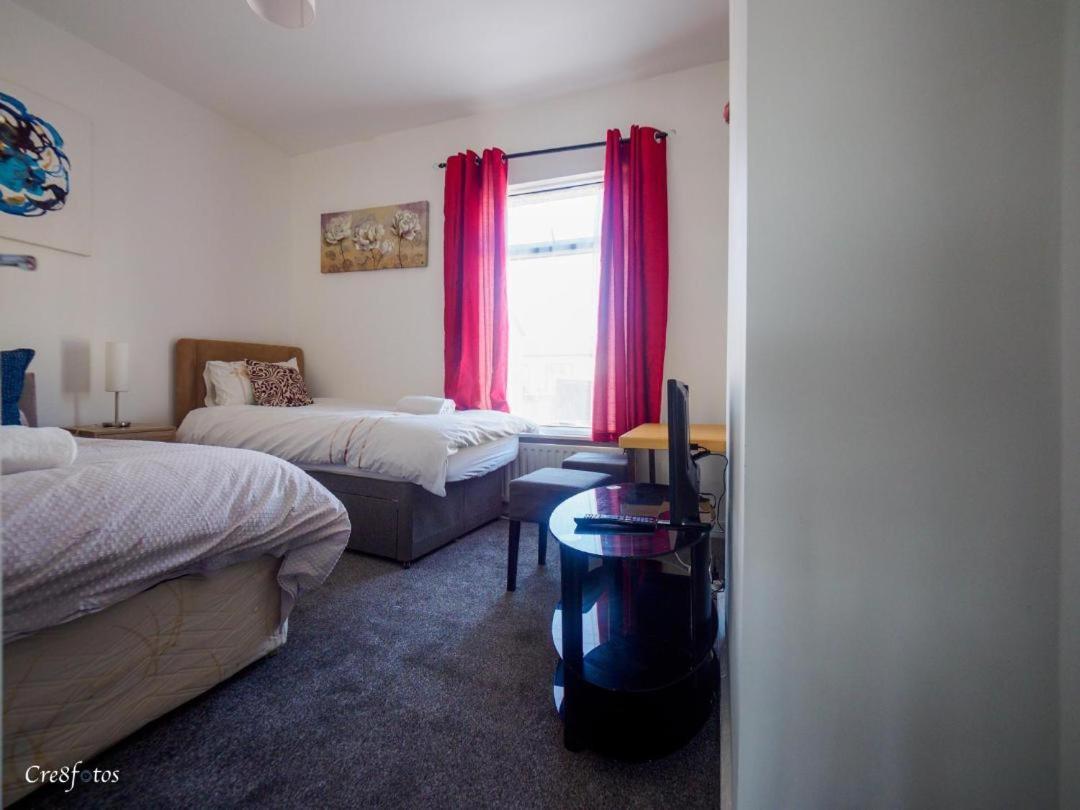 12 Cornwallis Lodge Family Room 2 Stoke-on-Trent Dış mekan fotoğraf