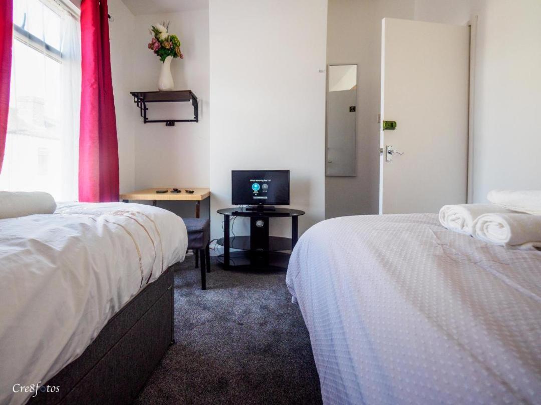 12 Cornwallis Lodge Family Room 2 Stoke-on-Trent Dış mekan fotoğraf