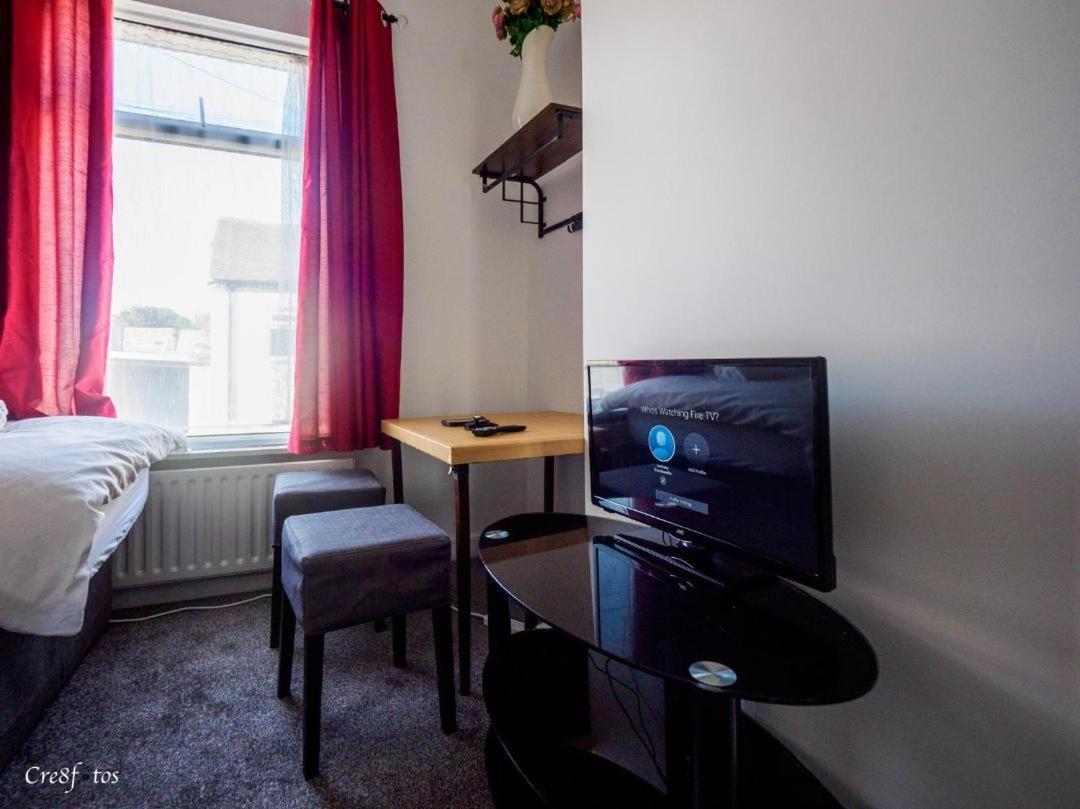 12 Cornwallis Lodge Family Room 2 Stoke-on-Trent Dış mekan fotoğraf